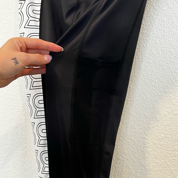 STRYVE LEGGINGS - Picture 3 of 4